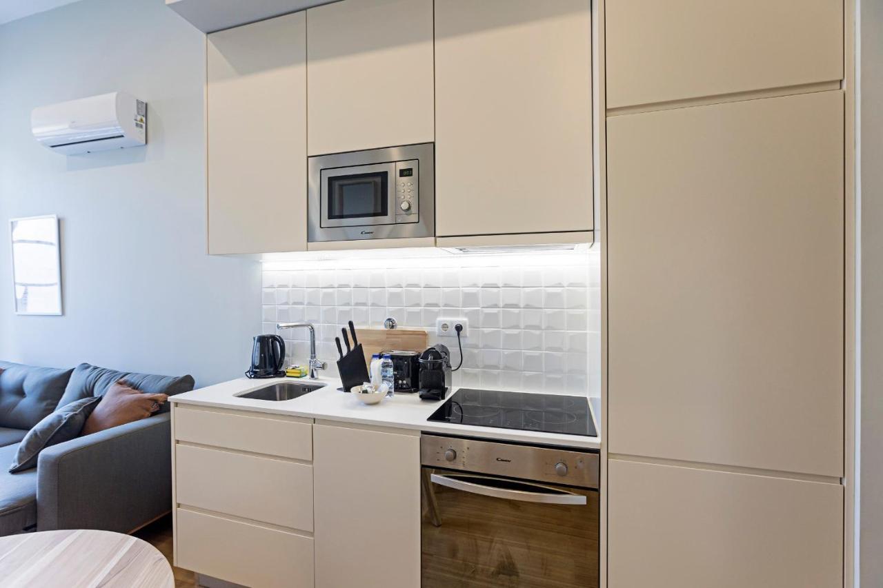 31 Janeiro 157 - Stylish 1Br W/ Ac & Balcony By Lovelystay ポルト エクステリア 写真