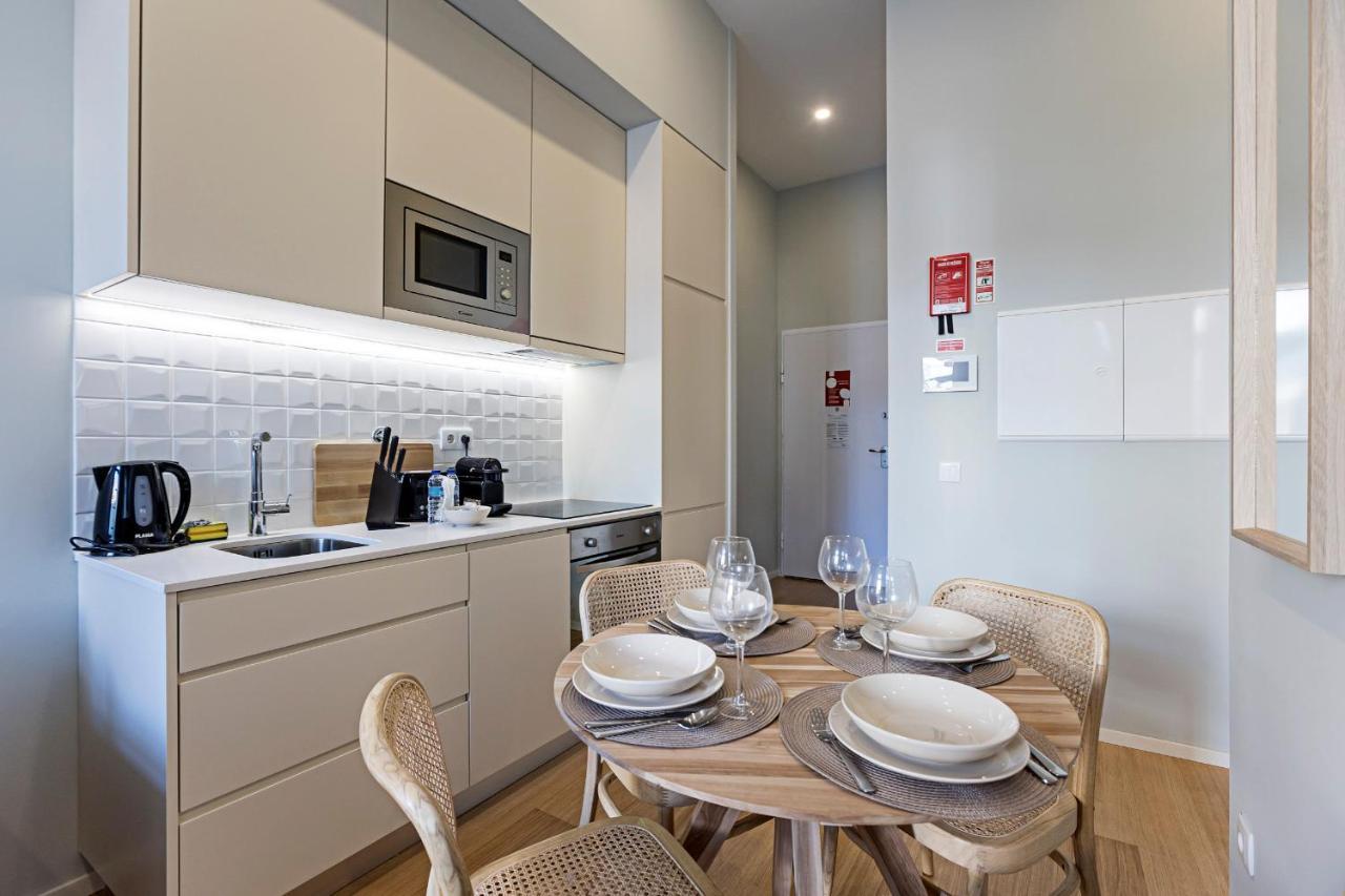 31 Janeiro 157 - Stylish 1Br W/ Ac & Balcony By Lovelystay ポルト エクステリア 写真